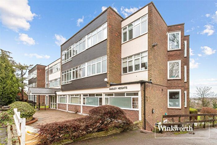 2 Bedroom Apartment For Sale In Hadley Road, New Barnet, EN5