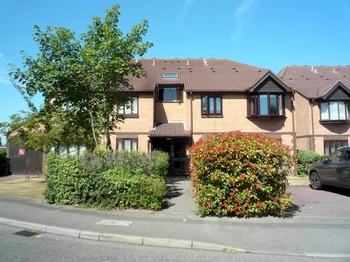 2 Bedroom Flat To Rent In Marwell Close, Gidea Park, Romford, RM1