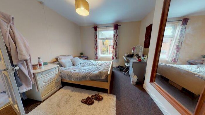 2 Bedroom End Of Terrace House To Rent In Vicarage Terrace, Kirkstall, Leeds, LS5