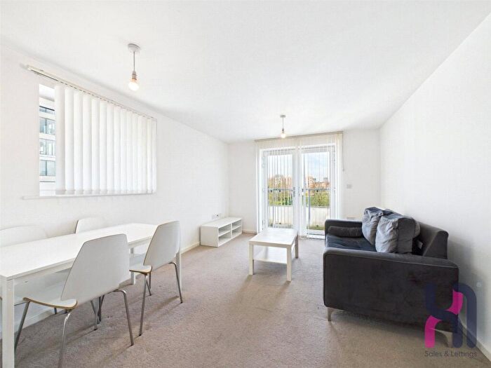 2 Bedroom Flat For Sale In Endeavour House, B Elmira Way, Salford, Salford, M5