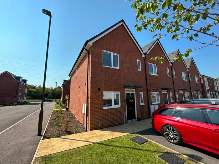 3 Bedroom Town House For Sale In Packington Road, Hilton, Derby, DE65