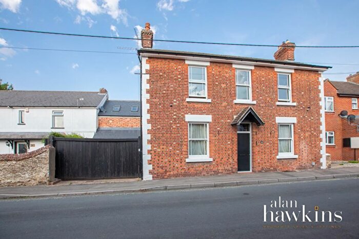 3 Bedroom Detached House For Sale In Wood Street, Royal Wootton Bassett, SN4