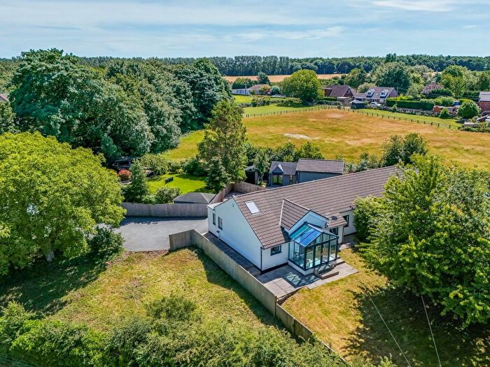 3 Bedroom Semi-Detached Bungalow For Sale In Almshouse Lane, Newmillerdam, Wakefield, WF2
