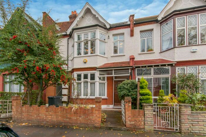 3 Bedroom Flat To Rent In Fernwood Avenue, Streatham, London, SW16