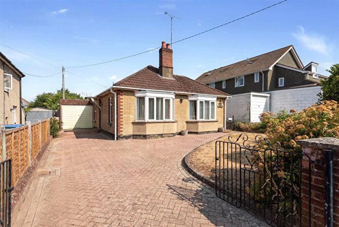 3 Bedroom Detached Bungalow For Sale In Farrs Avenue, Andover, SP10