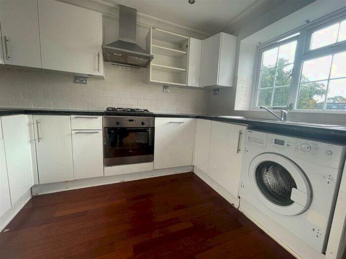2 Bedroom Apartment To Rent In Crofton Way Enfield, EN2