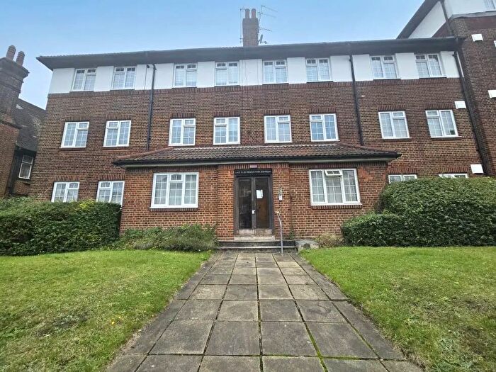 2 Bedroom Flat To Rent In Queens Road, London, NW4