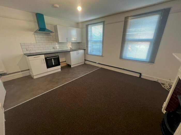 2 Bedroom Flat To Rent In Putney Road, Enfield, EN3