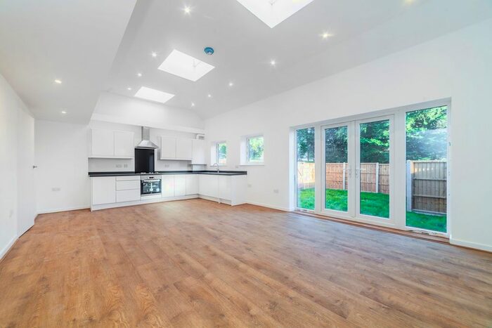 3 Bedroom Flat To Rent In Spencer Road, South Croydon, CR2