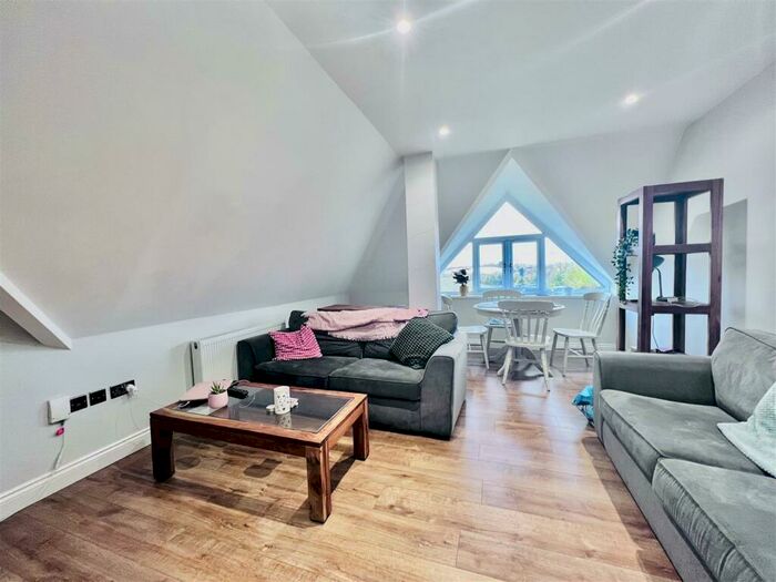 2 Bedroom Apartment To Rent In Park View Court, West Bridgford, Nottingham, NG2