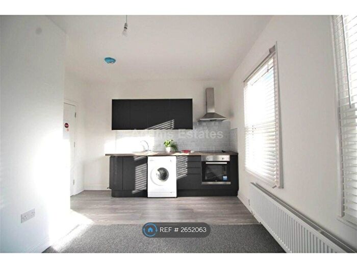 1 Bedroom Flat To Rent In Winner Street, Paignton, TQ3