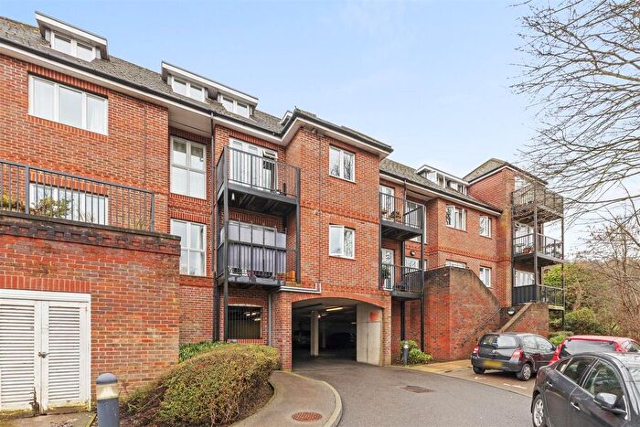 2 Bedroom Flat For Sale In Walk Of Station, High Wycombe, HP13