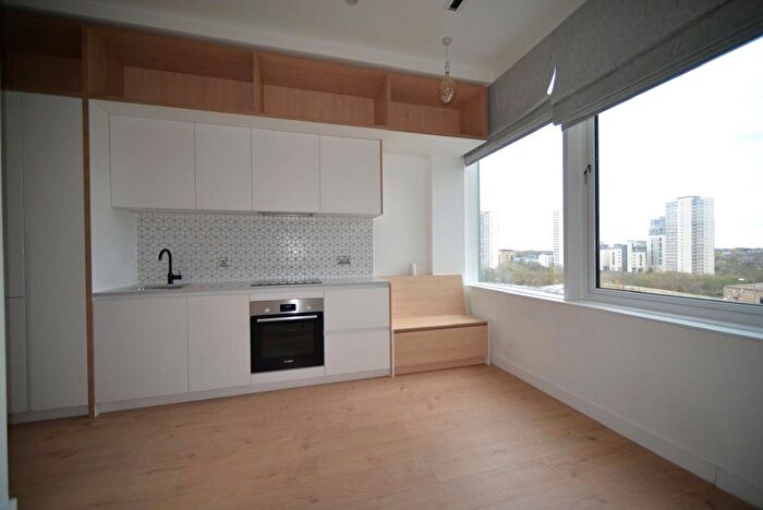 1 Bedroom Flat To Rent In Great West Road, Brentford, TW8