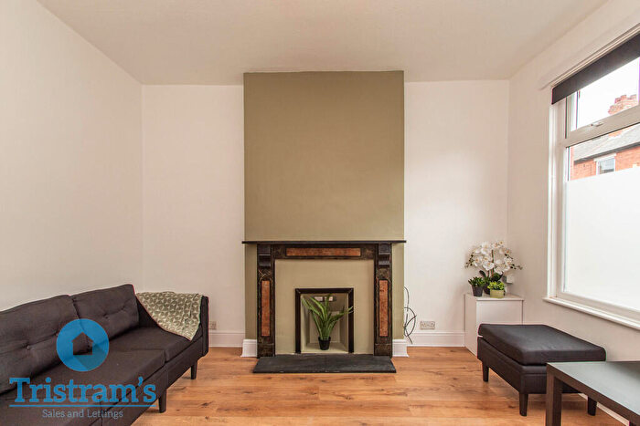 2 Bedroom Terraced House To Rent In Lonsdale Road, NG7