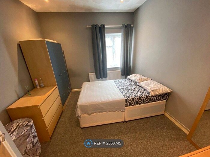 3 Bedroom Flat To Rent In Derby Road, Southampton, SO14