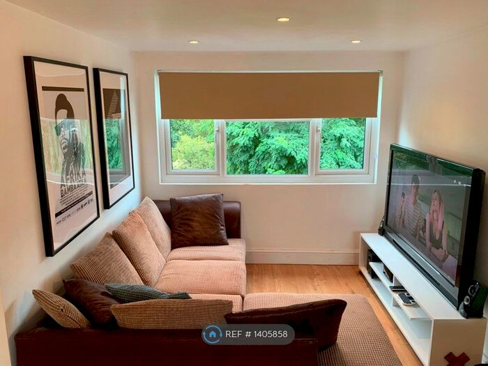 2 Bedroom Flat To Rent In Madeley Road, London, W5