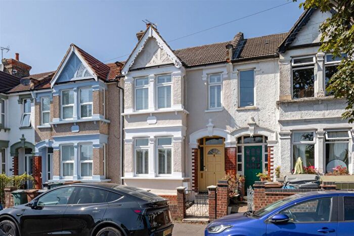 3 Bedroom Terraced House For Sale In Selwyn Avenue, Highams Park, E4