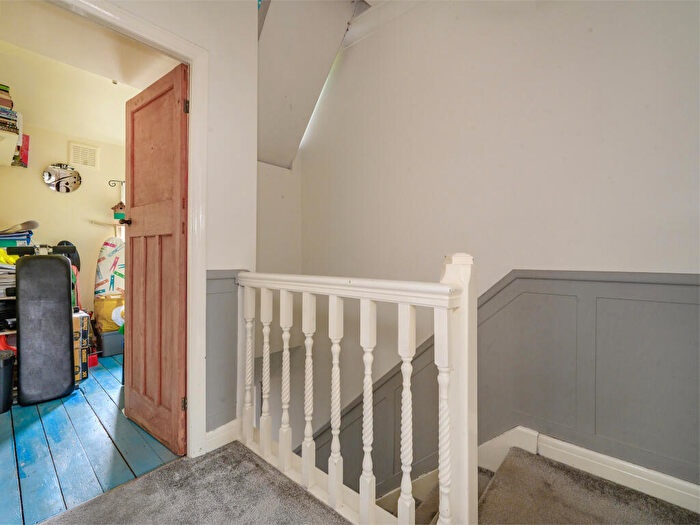 3 Bedroom Terraced House For Sale In Queens Road, Leeds, LS27