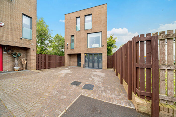 4 Bedroom Town House For Sale In Lochview Gate, Hogganfield, G33