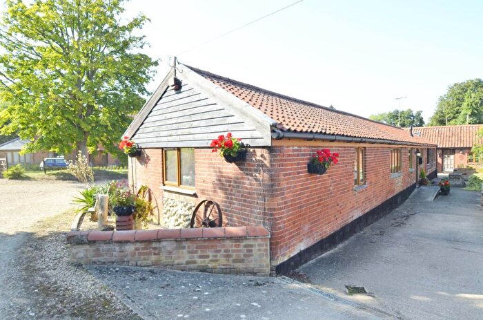 3 Bedroom Barn Conversion To Rent In Rotten Row, East Tuddenham, NR20