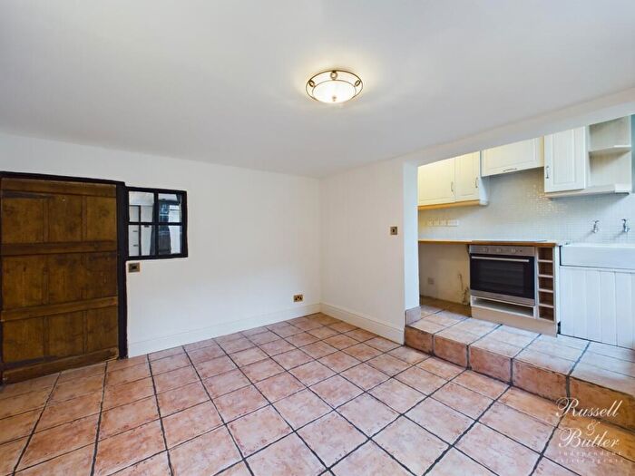2 Bedroom Cottage For Sale In North End Square, Buckingham, MK18