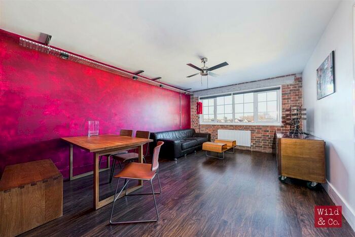 2 Bedroom Flat To Rent In Furrow Lane, Hackney, E9