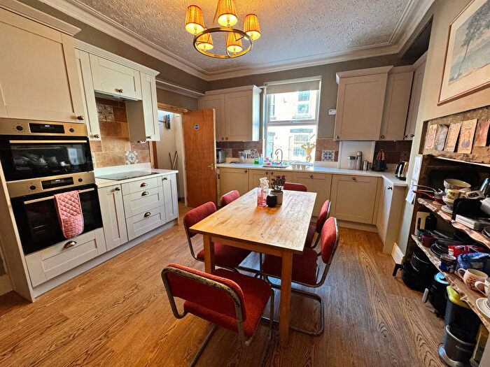 4 Bedroom Terraced House To Rent In Cliff Mount, Woodhouse, Leeds, LS6