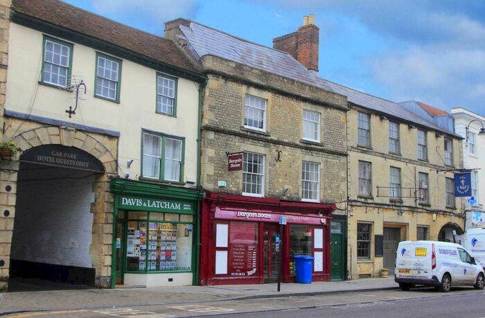 2 Bedroom Flat To Rent In Warminster - High Street, BA12