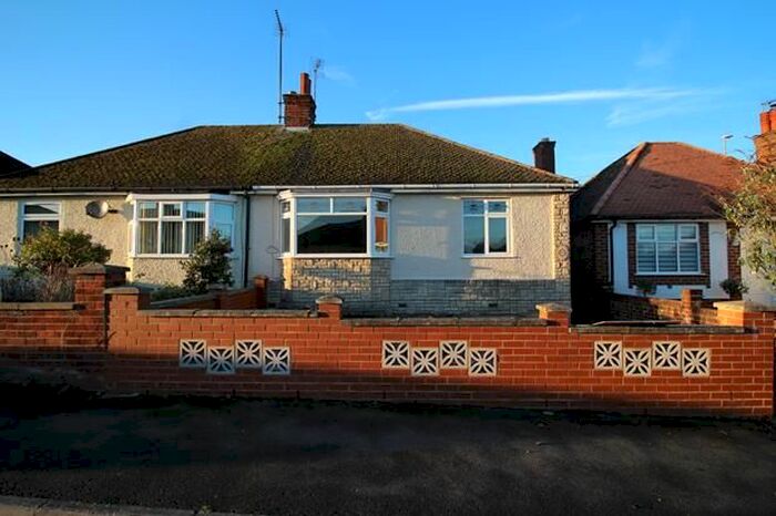 2 Bedroom Bungalow To Rent In St Margarets Avenue, Rushden, NN10