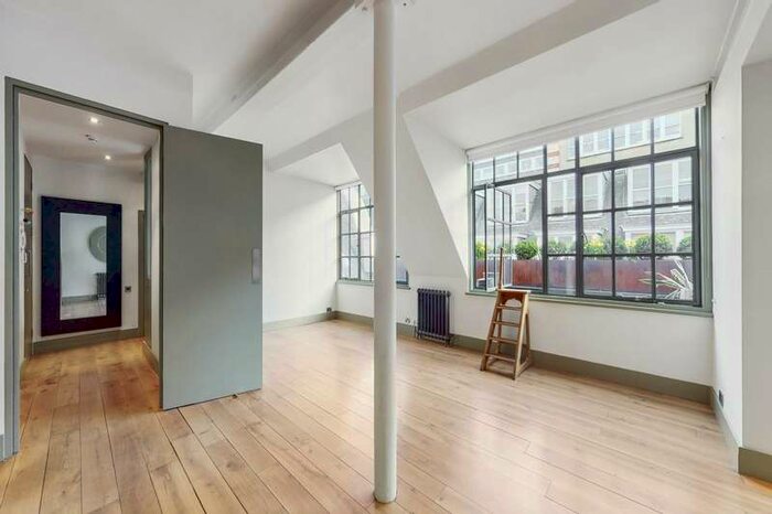 2 Bedroom Apartment To Rent In Kean Street, Covent Garden, London, WC2B