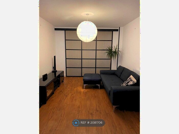 2 Bedroom Flat To Rent In Ramsden Court, Wickford, SS12