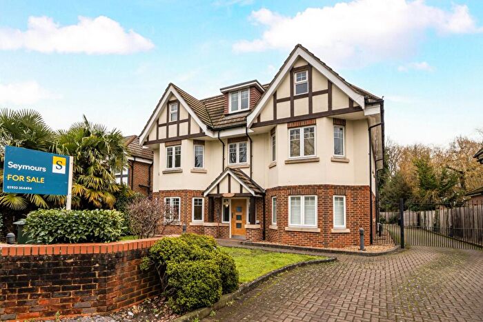 2 Bedroom Flat For Sale In Byfleet Road, New Haw, Surrey, KT15