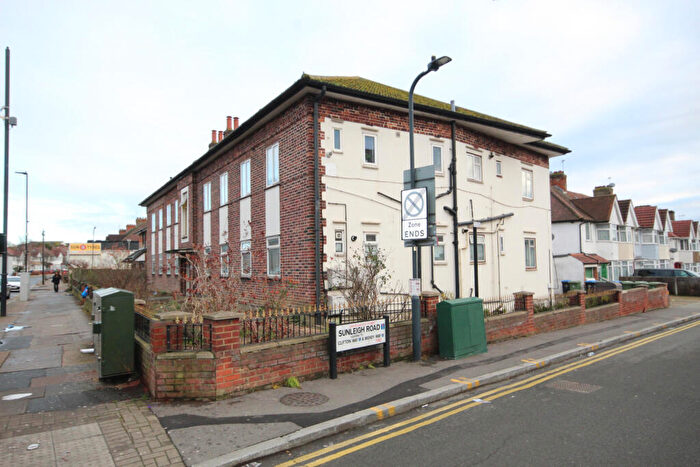 2 Bedroom Flat To Rent In Sunleigh Court, Wembley, Middlesex, HA0