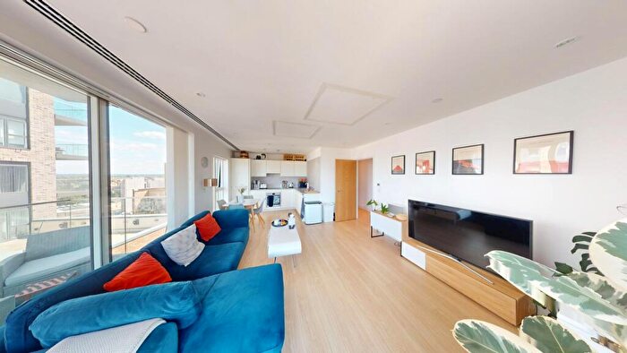 2 Bedroom Apartment For Sale In Cherry Orchard Road, Croydon, CR0