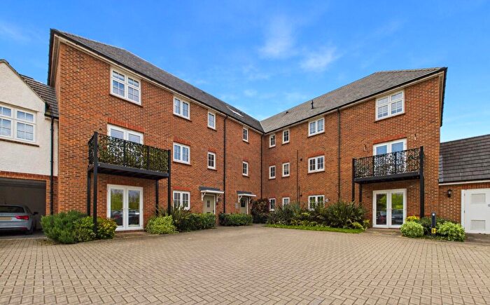 2 Bedroom Apartment For Sale In Austen Grove, Arborfield Green, Reading, Berkshire, RG2