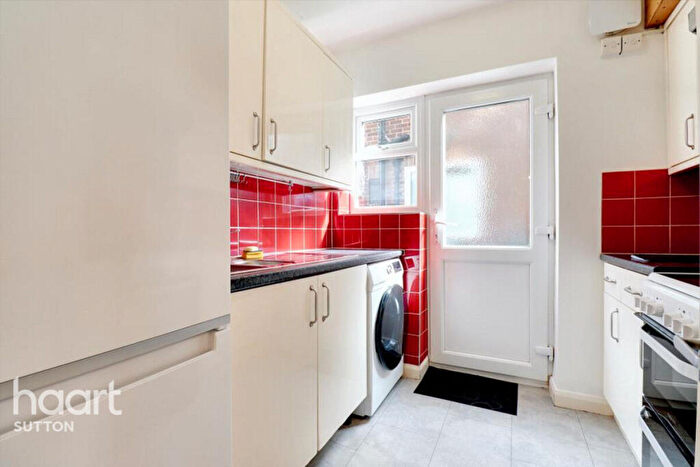 3 Bedroom Maisonette To Rent In Trafalgar Avenue, Worcester Park, KT4