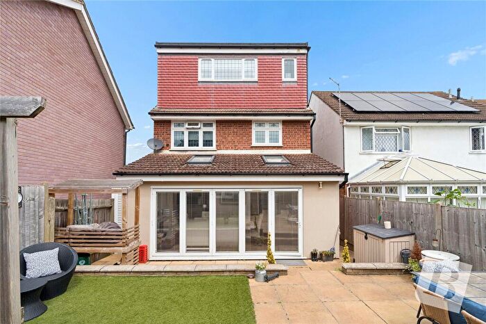 4 Bedroom Detached House For Sale In Abbey Wood Lane, Rainham, RM13