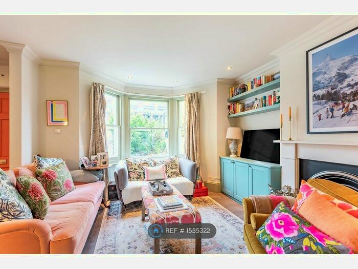 2 Bedroom Flat To Rent In Elm Park, London, SW2