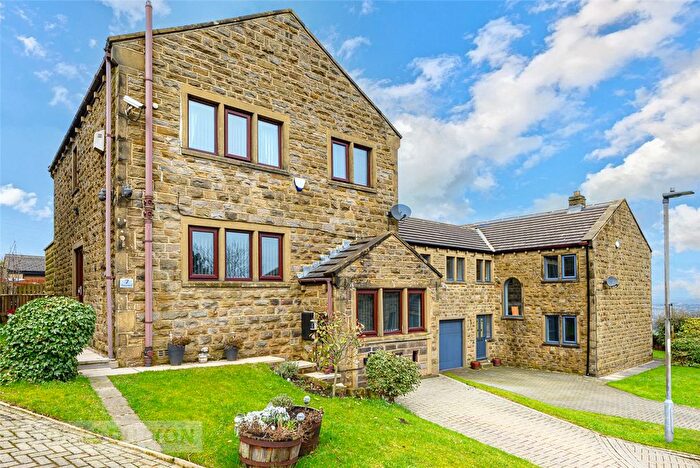 4 Bedroom Detached House For Sale In Mossy Bank Close, Queensbury, Bradford, West Yorkshire, BD13