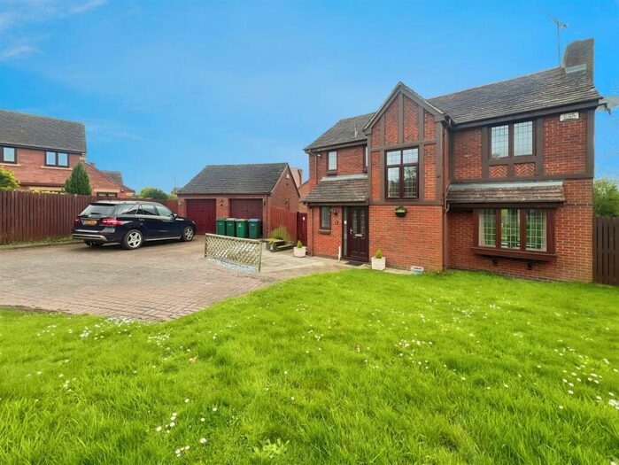 4 Bedroom Detached House To Rent In Broadwells Crescent, Westwood Heath, Coventry, CV4