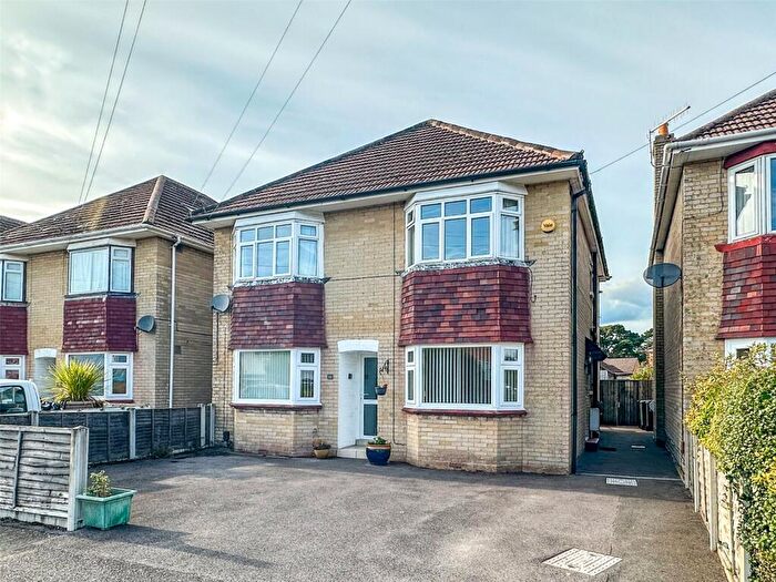 2 Bedroom Apartment For Sale In Stroud Lane, Christchurch, Dorset, BH23