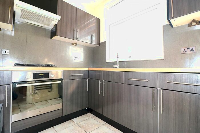 3 Bedroom Flat To Rent In Ground Floor Flat, Coventry Road, Ilford, IG1