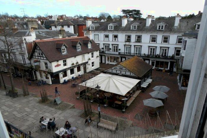 1 Bedroom Flat To Rent In - The Pantiles, Tunbridge Wells, TN2