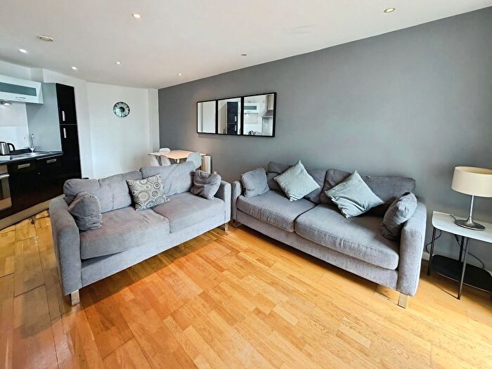 2 Bedroom Flat To Rent In Gateway East, Marsh Lane, Leeds, LS9