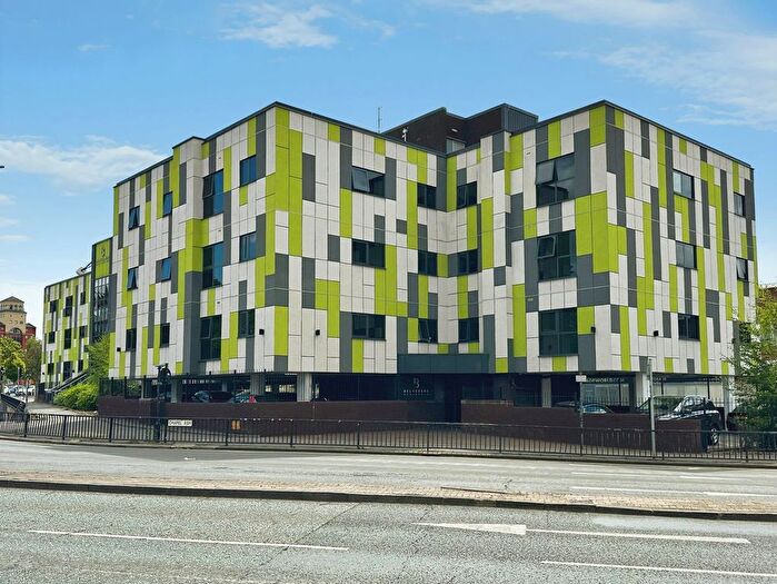 2 Bedroom Flat For Sale In Chapel Ash, Wolverhampton, WV3
