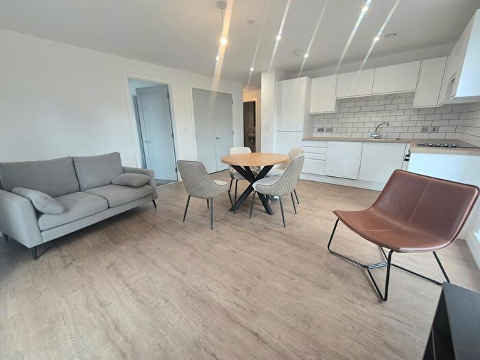 2 Bedroom Apartment To Rent In Cow Green, Halifax, HX1