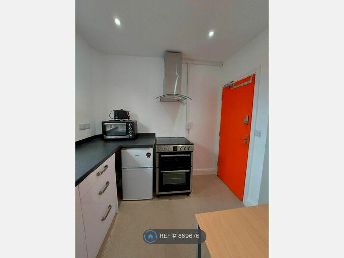 2 Bedroom Flat To Rent In Old Brompton Road, London, SW5