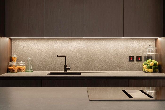 2 Bedroom Detached House For Sale In Fairlawn Road, Banstead, SM7