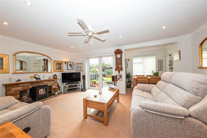 4 Bedroom Link Detached House For Sale In Orchard Way, North Crawley, MK16