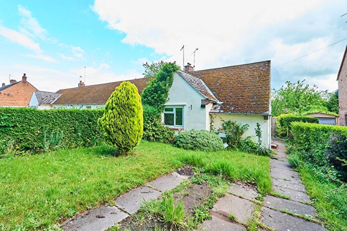 Bungalow For Sale In Huntsmans Drive, Kinver, Stourbridge, West Midlands, DY7